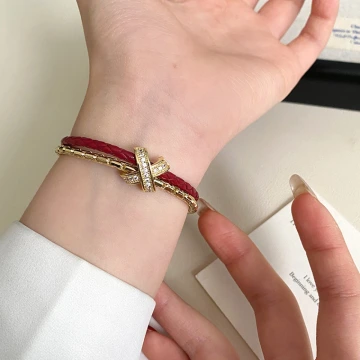 紅繩金線交叉&times;雙層手鍊.avif