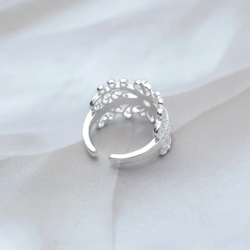 925銀飾&times;宮廷風鏤空蕾絲&times;開口戒指.avif