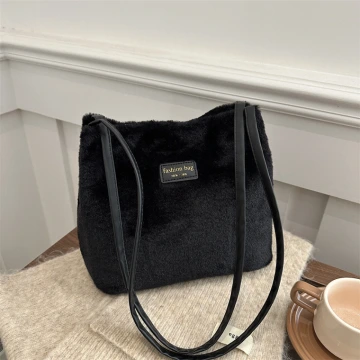 絨毛長方包&times;肩背包&times;黑色.avif