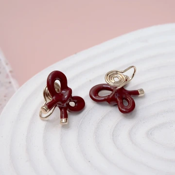 紅色蝴蝶綁結&times;蚊香盤U型耳夾.avif