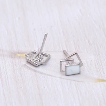 925銀針&times;白框交錯&times;耳環.avif