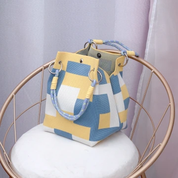 黃藍方格&times;針織手提袋.avif