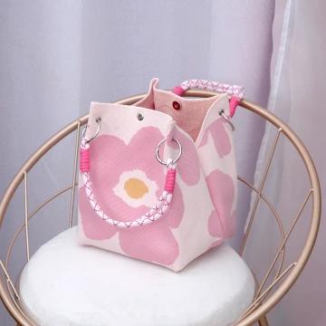粉紅小花&times;針織手提袋.avif