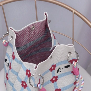 紅花小狗&times;針織手提袋.avif