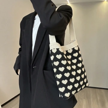 黑白愛心&times;針織&times;單肩背包.avif
