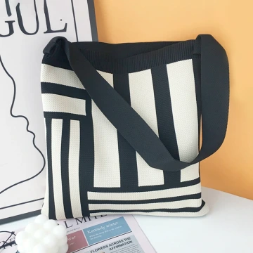 黑白線條&times;針織&times;單肩背包.avif
