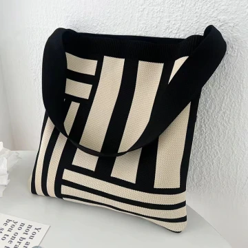 黑白線條&times;針織&times;單肩背包.avif