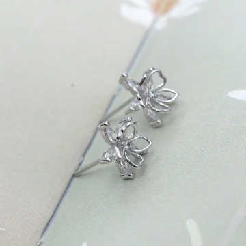 925銀針&times;立體五花瓣&times;耳環.avif