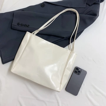 日常皮革素面&times;肩背包&times;白色.avif