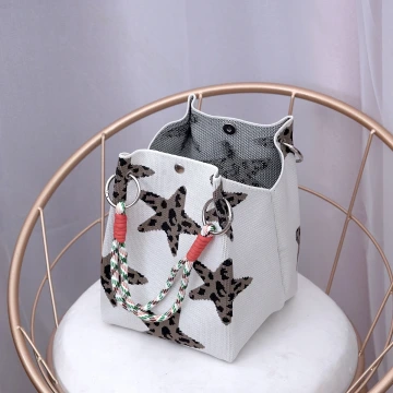 藍黑波點&times;針織手提袋.avif
